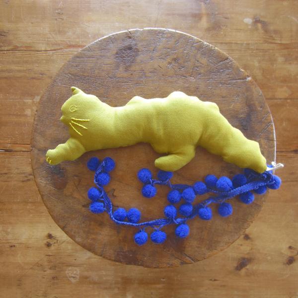 ねこのおもちゃ [neu] 03 マスタード "Stickitten"