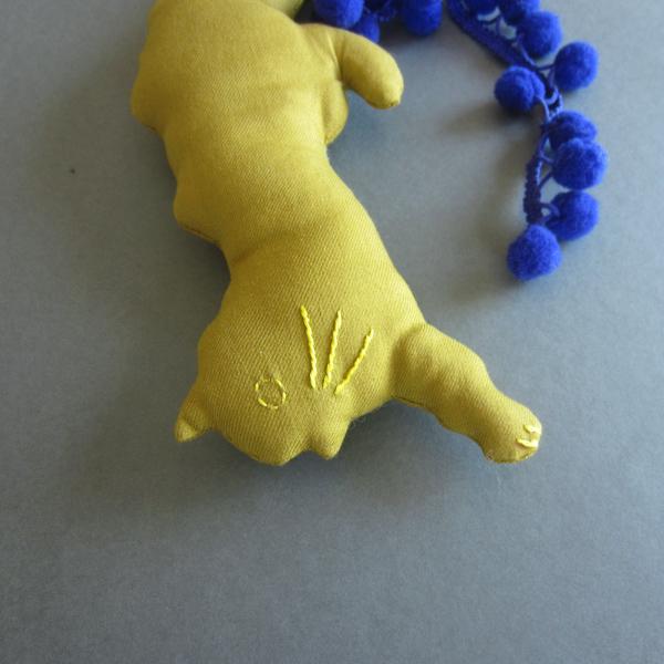 ねこのおもちゃ [neu] 03 マスタード "Stickitten" | 3枚目