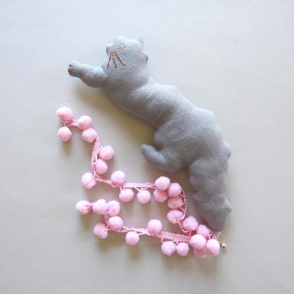 ねこのおもちゃ [neu] 02 グレー "Stickitten" | 2枚目