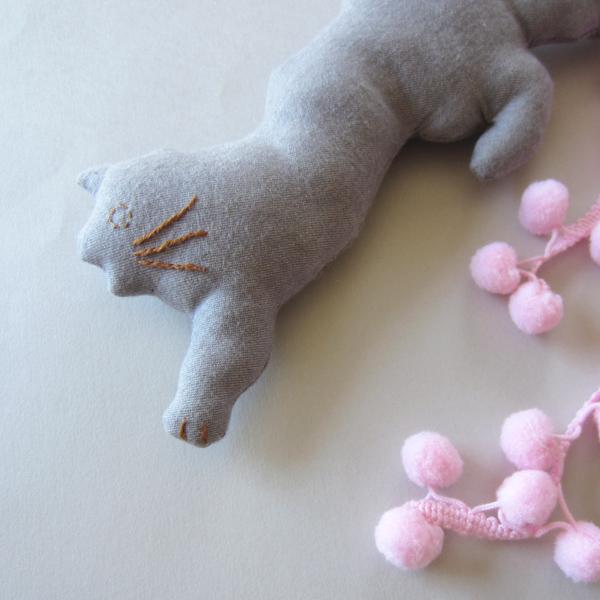 ねこのおもちゃ [neu] 02 グレー "Stickitten" | 3枚目