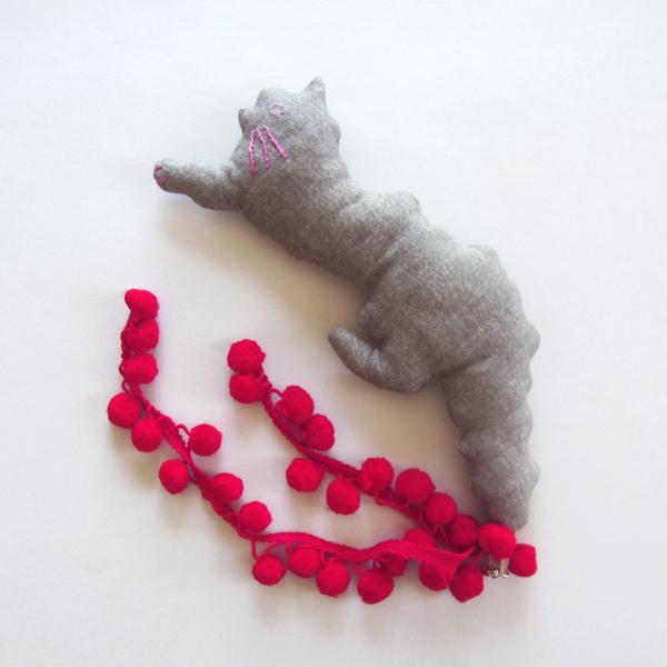 ねこのおもちゃ [neu] 01 オリーブ "Stickitten" | 2枚目