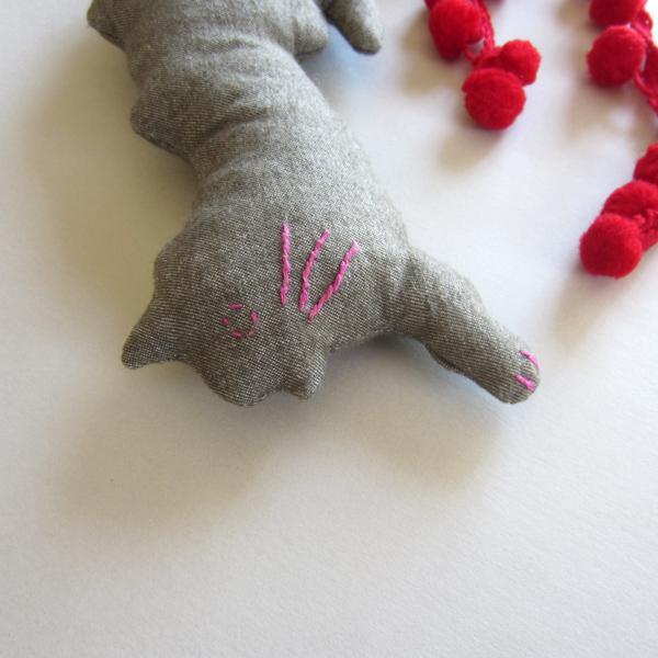 ねこのおもちゃ [neu] 01 オリーブ "Stickitten" | 3枚目