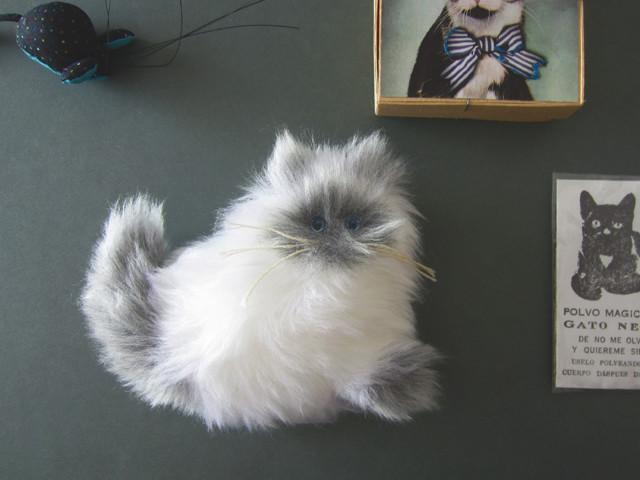 受注制作 >> PEPOSO: furry animals "cat" ねこ / ポインテッド 白×グレー